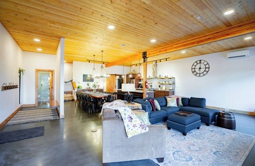 Downtown Leavenworth Cabin | Enchantment Lodges *Unit A - 5 min Walk to DT Leavenworth WA!