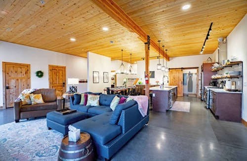 Downtown Leavenworth Cabin | Enchantment Lodges *Unit A - 5 min Walk to DT Leavenworth WA!