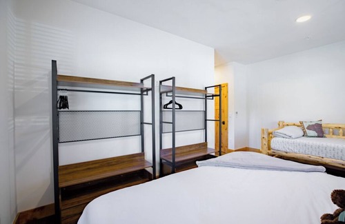 Downtown Leavenworth Cabin | Enchantment Lodges *Unit A - 5 min Walk to DT Leavenworth WA!