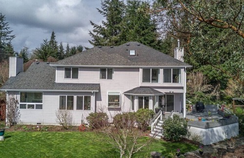 Vashon Island House | Enchantment on Vashon Island - House with a view!