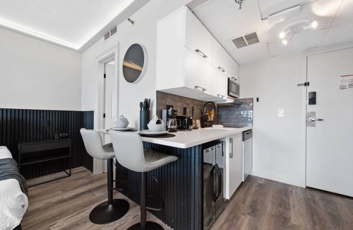 Southwest Orlando Apartment | Enclave Studio – Pools, Gym & Great Location