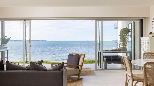 Soldiers Point Apartment | Encore five nine – luxurious absolute beach front apartment