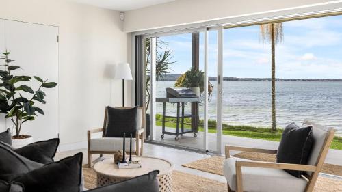 Soldiers Point Apartment | Encore five nine – luxurious absolute beach front apartment