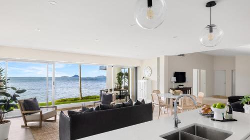 Soldiers Point Apartment | Encore five nine – luxurious absolute beach front apartment