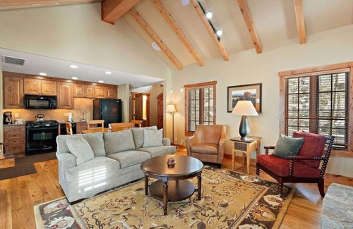 Tamarack Resort Cottage | Encore Ski Cottage - Ski In/Ski Out Cottage with Private Hot Tub