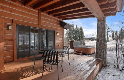 Tamarack Resort Cottage | Encore Ski Cottage - Ski In/Ski Out Cottage with Private Hot Tub