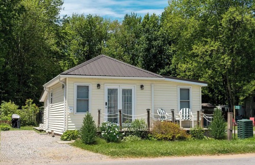 Turkey Point Cottage | End-of-Summer Beach Cottage 🏖 2min→beach @ Bamboo Chalet ~ Lake Erie 🇨🇦 n