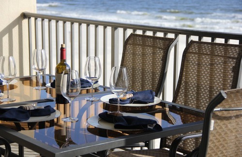Orange Beach Condo | End of Year Special Rates -Beachfront Beautifully Renovated 2/2 Sleeps 8