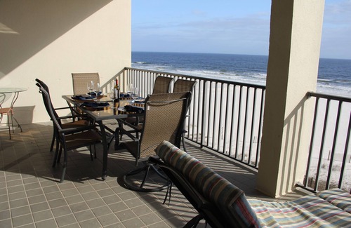 Orange Beach Condo | End of Year Special Rates -Beachfront Beautifully Renovated 2/2 Sleeps 8