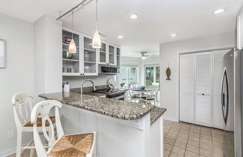 Isle of Palms Condo | End Unit Oceanfront Condo w/Views from all Rooms