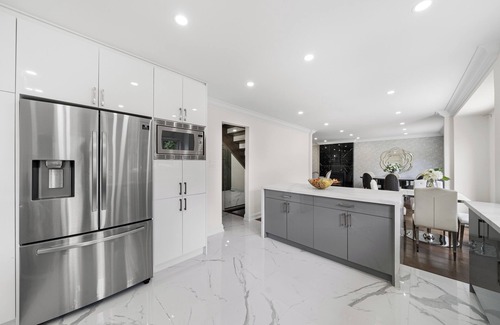 Newtonbrook House | Endless Comfort Awaits In This Poolside Hideaway!nTranquility meets