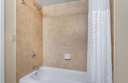 Florida Center Hotel | Endless Orlando Fun! 2 Family-Friendly Units, On-site Pool, Minutes to SeaWorld!