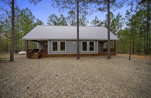 Broken Bow Cabin | Endless Skyway-2Bed/2Bath Cabin: Hot Tub/BBQ/Play Area/Patio/Large Flat Driveway