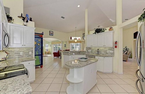 Broadmoor Villa | Endless Summer, full refund*, pool heat, sleeps 6