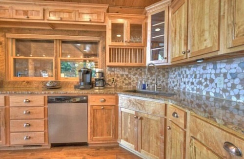 Mineral Bluff Cabin | Endless Views~ Hot Tub ~ Movie Theater ~ Firepit