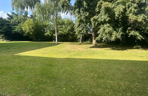Highlands Apartment | Enfield City Apartment Retreat - Sleeps 5