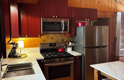 Green Valley Lake Cabin | ENGELS NEST! Freshly Remodeled entire Cabin, Close to Trails, Fire pit, BBQ