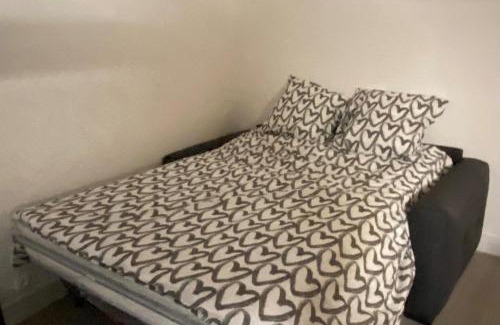 Enghien-les-Bains Apartment | ENGHIEN-LES-BAINS: studio au cœur du centre ville.