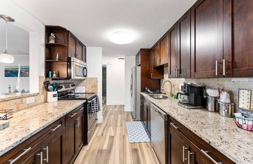 Englewood South House | Englewood Escape: 3BR Water-Front with Pool