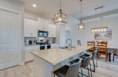 Englewood East House | Englewood Escape Near Beaches w/Private Lanai!