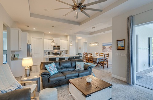 Englewood East House | Englewood Escape Near Beaches w/Private Lanai!