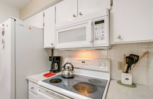 Bay Harbor Estates House | Englewood Home on Canal: Boat to Lemon Bay!