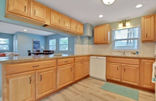 Englewood House | Englewood Villa - 3 BR, 2.5 BA, 5 minutes from beach!