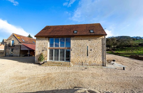 Haresfield House | English Barn Conversion at Idyllic Cotswold Farm
