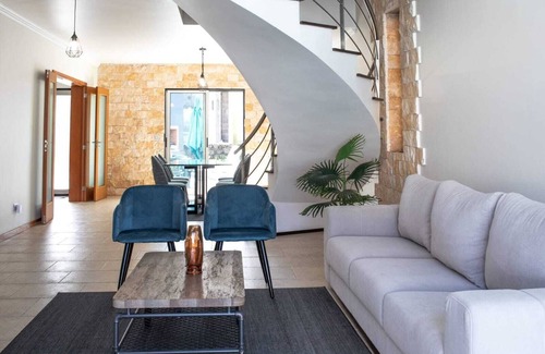 Capelas House | English House