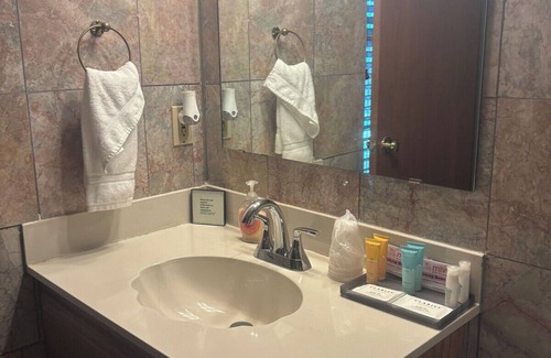 Norman Apartment | English Room at Whispering Pines Inn