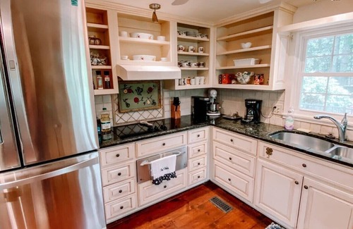 Highlands House | English Tea Garden Highlands Vacation Home with Large Patio
