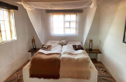 Windhoek Cabin | Eningu Kalahari Lodge