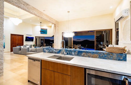 Coco House | Enjoy a breathtaking ocean view overlooking the entire bay of Coco Beach