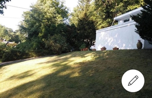 Scarsdale House | Enjoy a centrally located Edgemont 3Brm house in nature