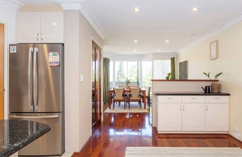 Fremantle House | Enjoy a comfortable experience at this extremely central Fremantle house