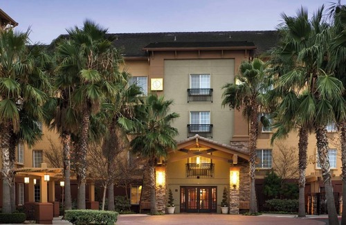 Hillsboro House | Enjoy a Full Kitchen & Separate Living Area in 3 1BR Suites - Ideal for Groups