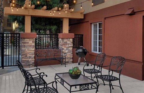 Hillsboro House | Enjoy a Full Kitchen & Separate Living Area in 3 1BR Suites - Ideal for Groups