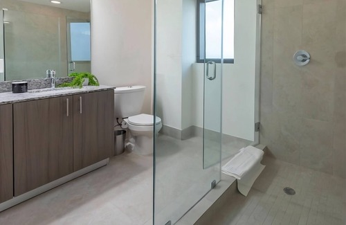 Doral Hotel | Enjoy a Hassle-Free and Suiting Stay! With Outdoor Pool, Pets Allowed