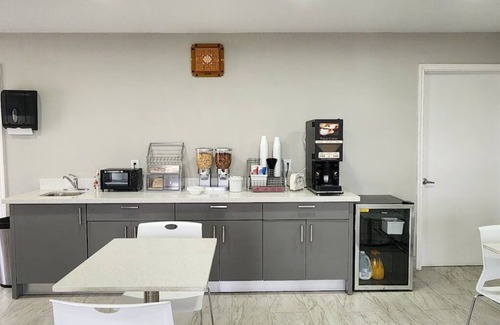 Wharton Hotel | Enjoy a Hassle-Free stay! Free Breakfast Near the Wharton County Museum