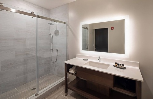 Winters Hotel | Enjoy a Hassle-Free Stay! Four Relaxing Units, Pets are Allowed, Free Parking!