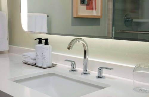 Flagami Hotel | Enjoy a Hassle Free Stay! Onsite Parking, Free Airport Shuttle