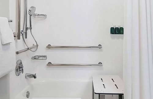 Crestline Heights House | Enjoy a Hassle-Free and Suiting Stay! Pet-Friendly Property, Free Parking