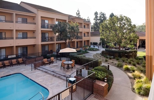 El Segundo House | Enjoy a Hassle-Free Stay! Pet-Friendly, Short Drive to Hermosa Beach Pier