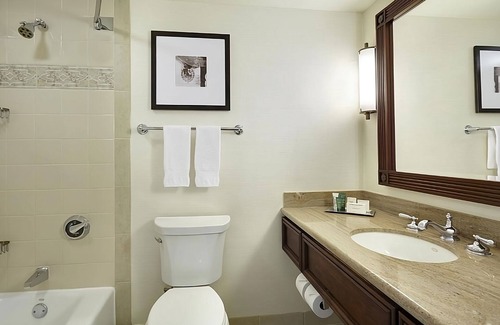 Central Business District House | Enjoy a Hassle-Free and Suiting Stay! Outdoor Swimming Pool, Parking!