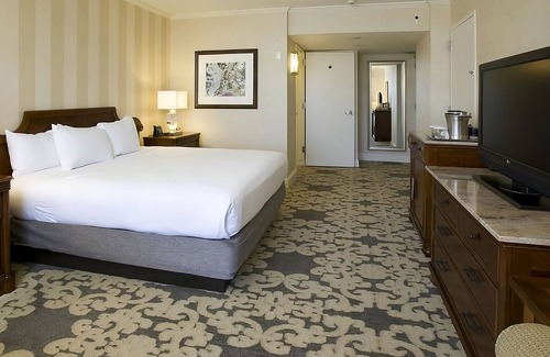 Central Business District House | Enjoy a Hassle-Free and Suiting Stay! Outdoor Swimming Pool, Parking!
