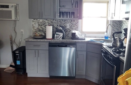 South Jamaica Apartment | Enjoy a home away from home. In Jamaica Queens.A/C and Heat