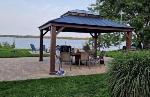 Spring Grove Cabin | Enjoy a Lakefront Getaway @ The Lake-Heim by Chain-O-Lakes