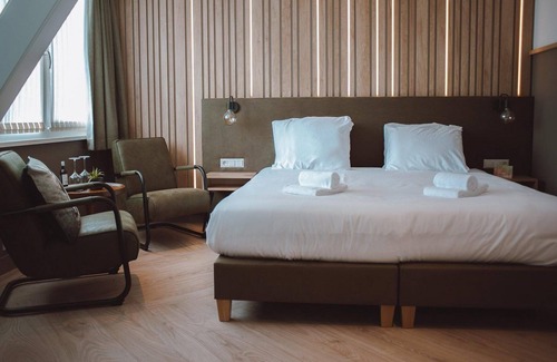 Voorthuizen Hotel | Enjoy a luxurious stay in a Comfort Hotel Room with air conditioning and stunning views of the Veluwe!