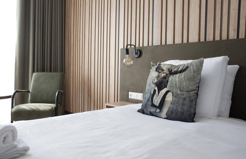 Voorthuizen Hotel | Enjoy a luxury family room for 4 people at De Boshoek Recreation Park, located in the heart of the Veluwe. Comfort, nature, and tranquility await!