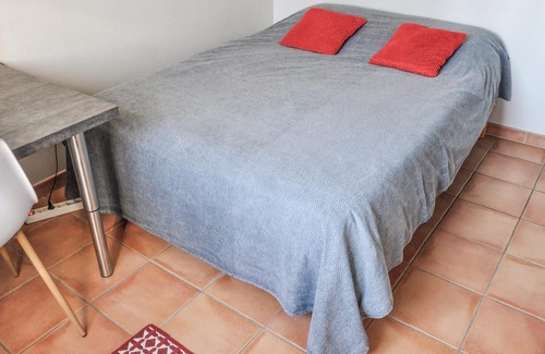 Vedene House | Enjoy a nice vacation in this family and welcoming vacation home with pool.